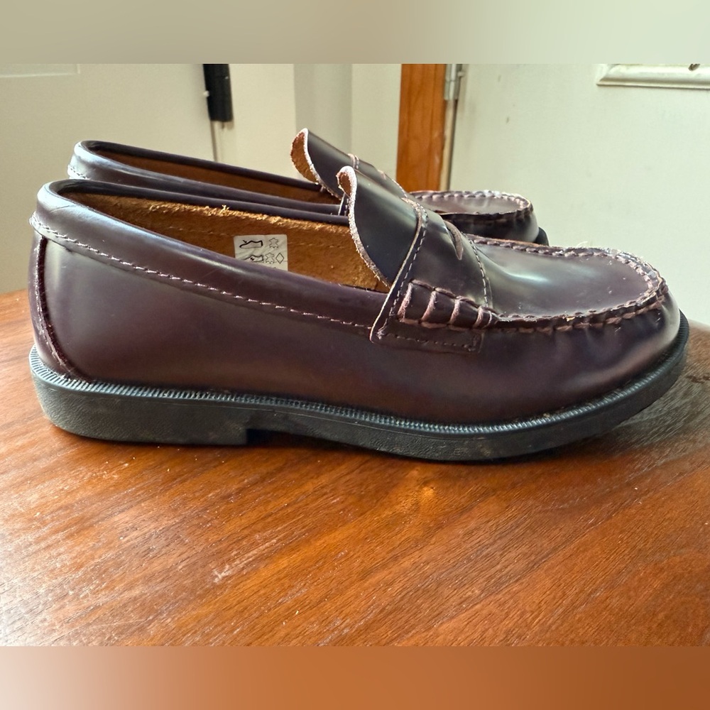 Sperry Colton Loafer in Burgundy. Little kid size 2.5.